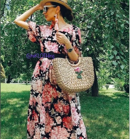 ❌SOLD❌Vibrant Floral V-neck Puff-sleeved Dress S - Picture 5 of 7